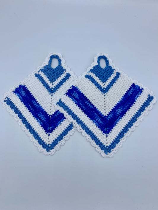 Blau-weiße Topflappen