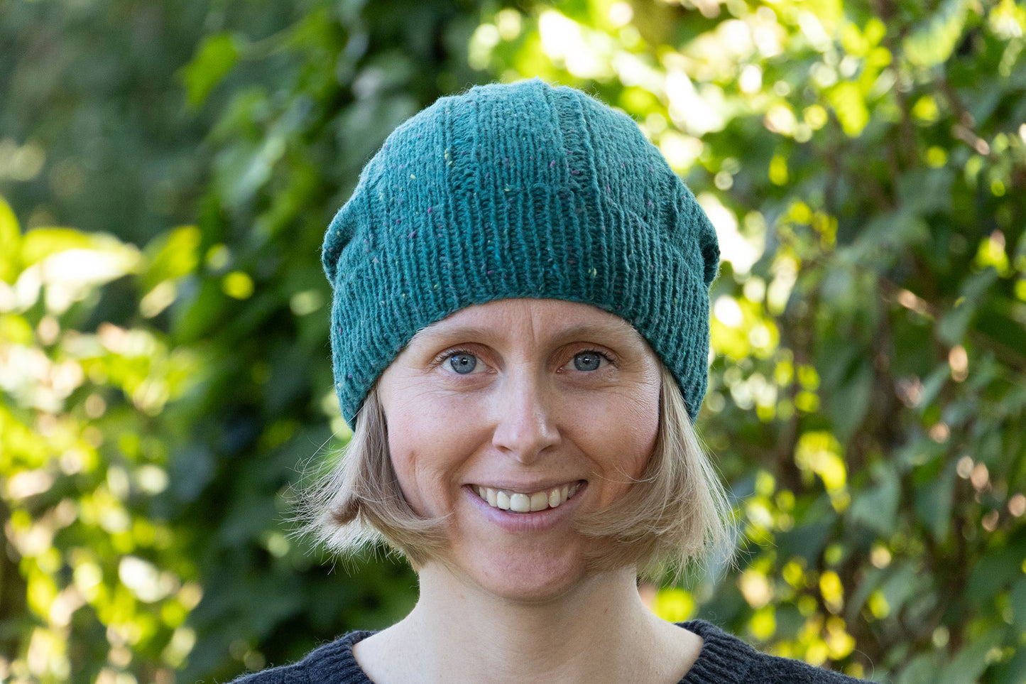 Grüne Tweed-Beanie